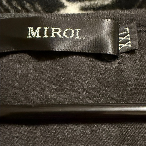 ‼️𝐌𝐈𝐑𝐎𝐋 𝐂𝐇𝐀𝐑𝐂𝐎𝐀𝐋 𝐂𝐀𝐏 𝐒𝐋𝐄𝐄𝐕𝐄 𝐓𝐎𝐏 - Picture 4 of 5